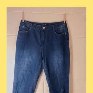 HIGH RISE MISSGUIDED MOM JEANS!!